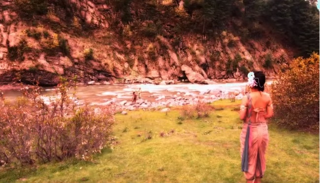 Кадра Махабхарата Сатьявати смотрит на реку