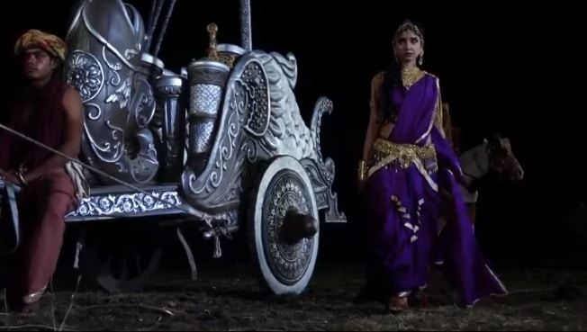 Кадра Махабхарата Принцесса сошла с колесницы